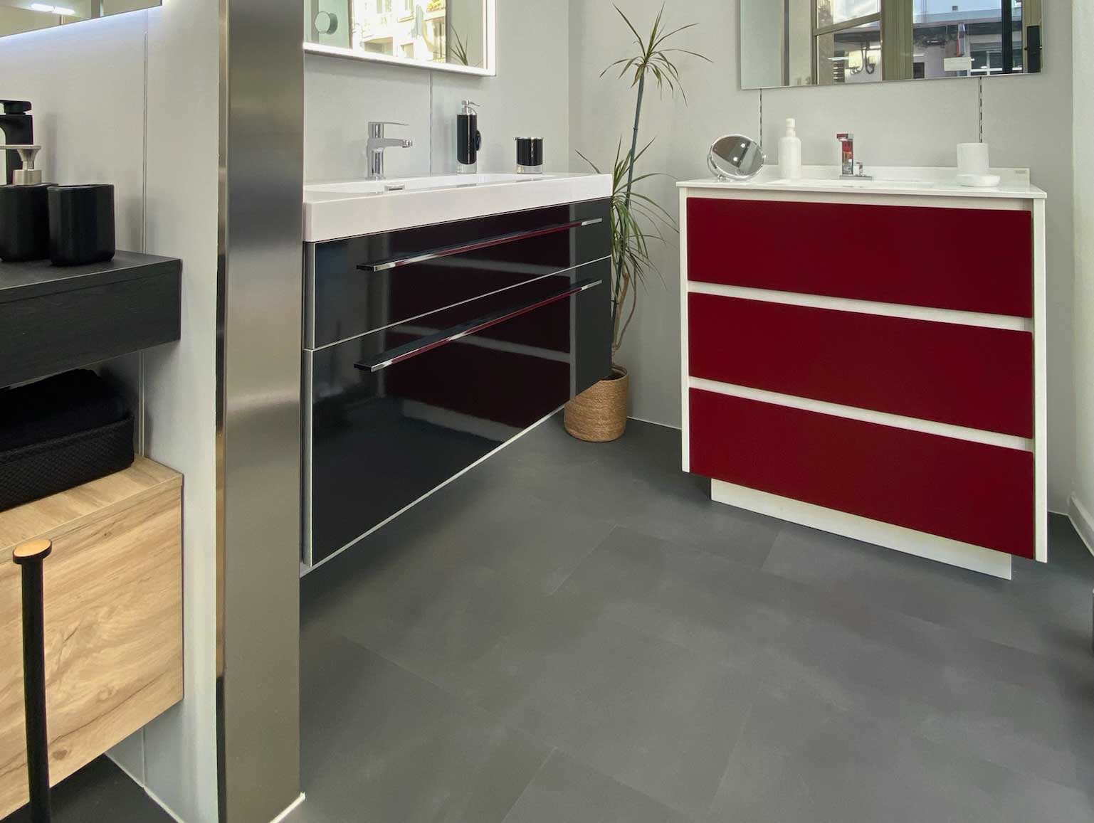 Muebles de baño en exposición de la tienda Forneiro en Ourense